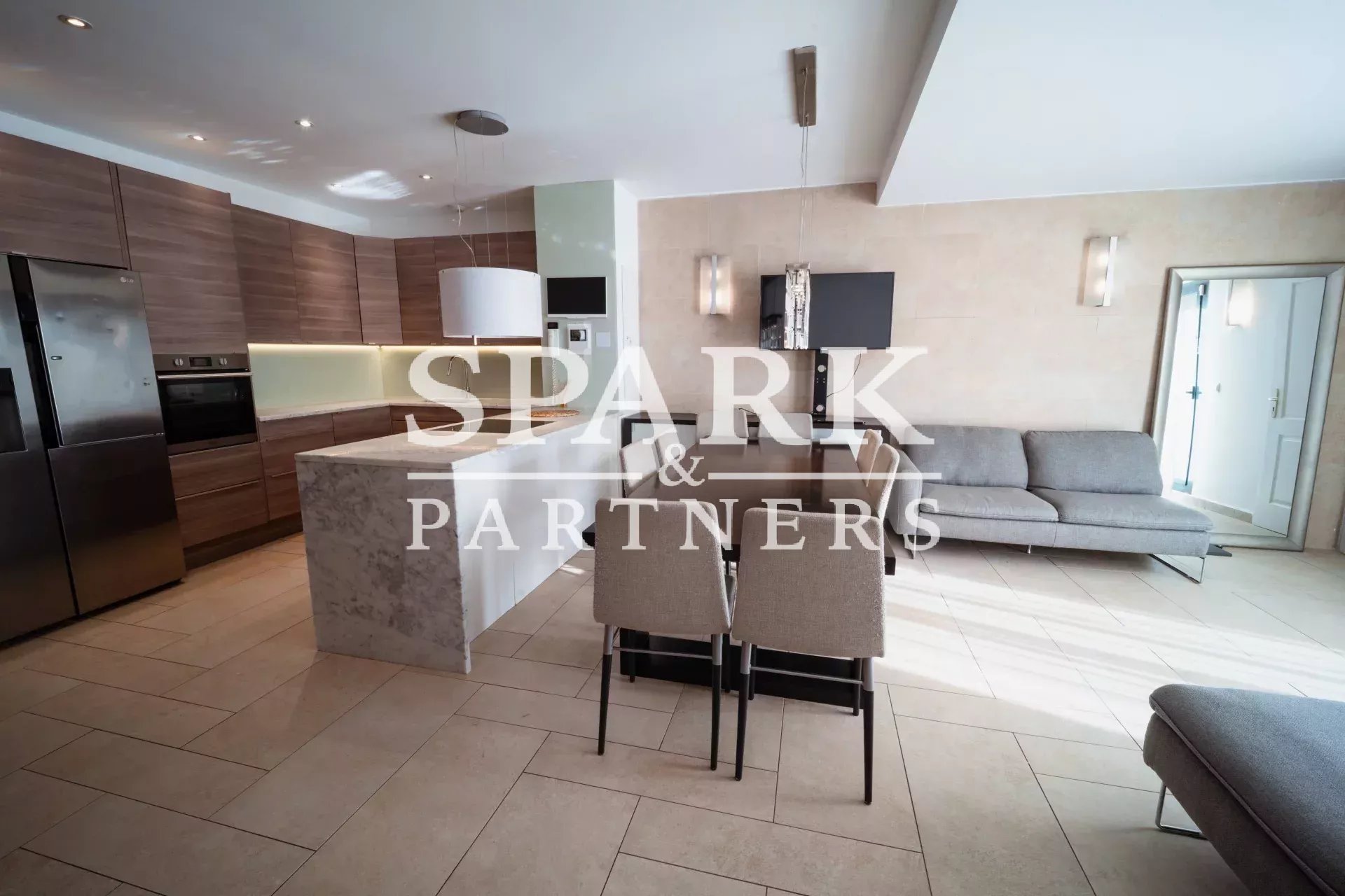 Beausoleil - Superbe appartement 4 pièces - vue imprenable sur la mer