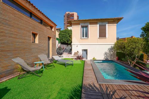 VILLA AVEC PISCINE - BEAUSOLEIL - GARAGE ET PARKING