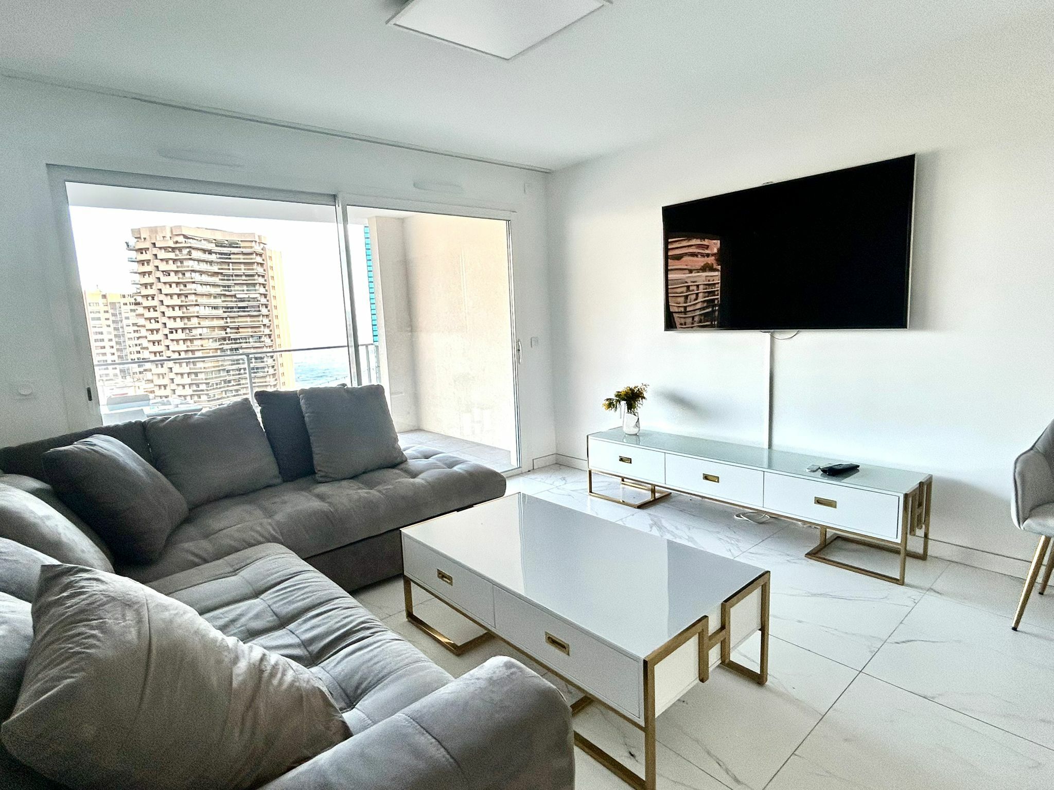 Superbe appartement meublé 3 pièces avec terrasse, à proximité immédiate de Monaco