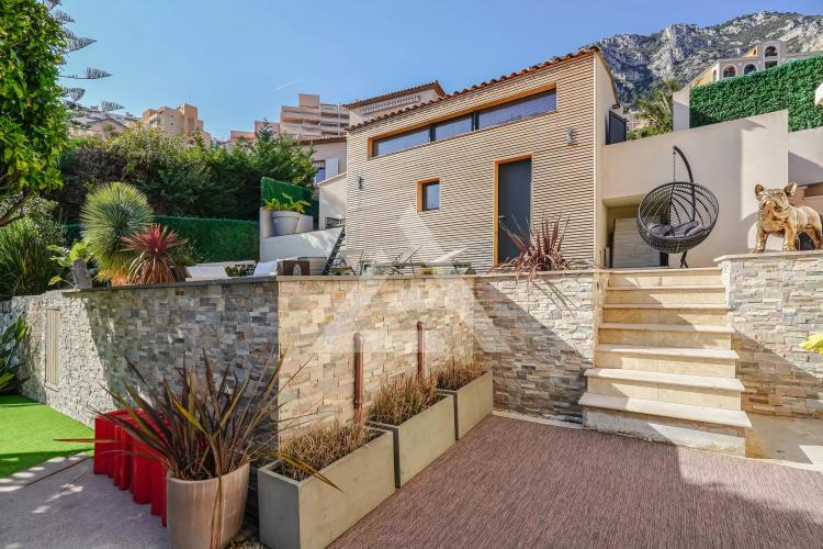 VILLA AVEC PISCINE - BEAUSOLEIL - GARAGE ET PARKING