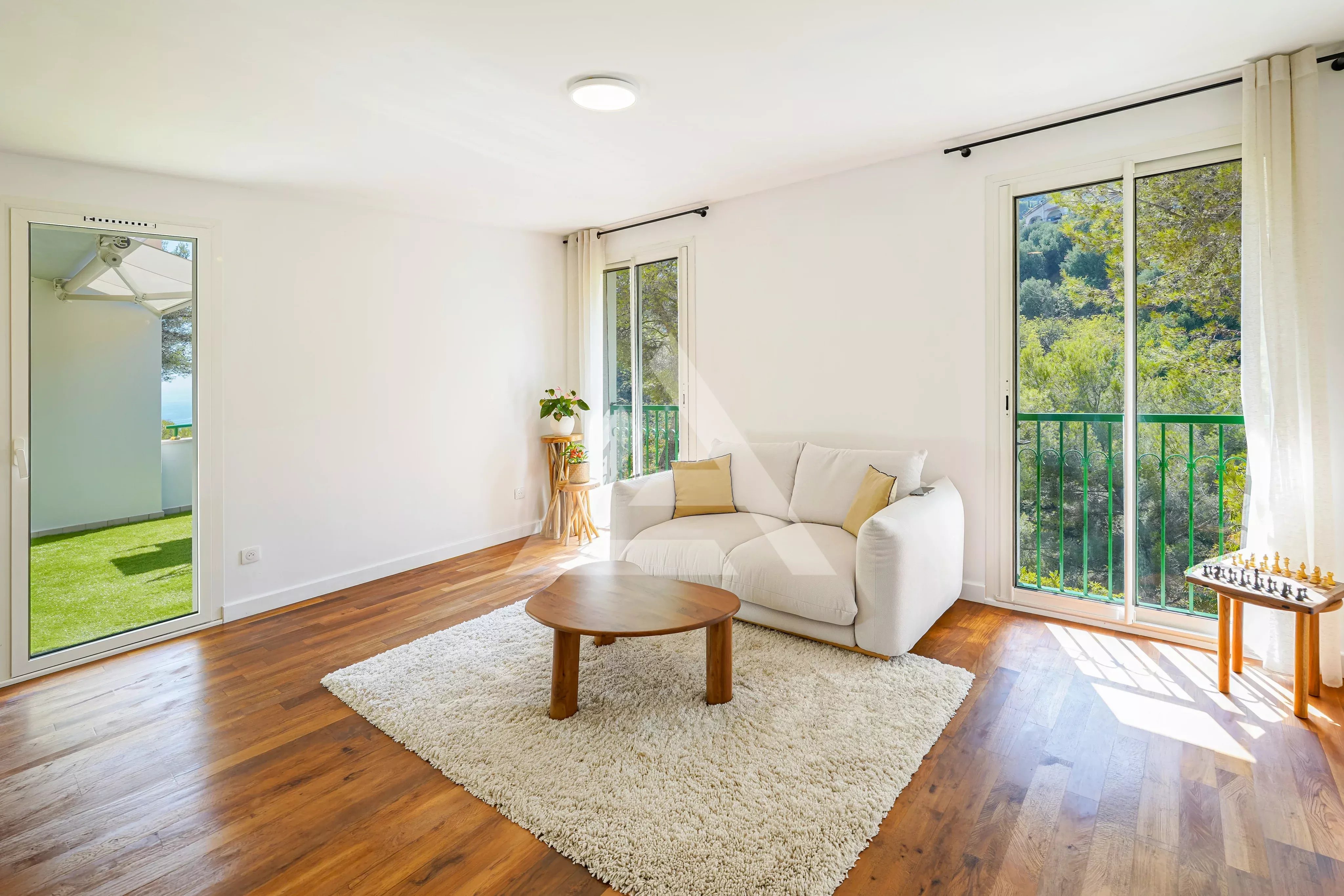 BEAUSOLEIL - 3 PIECES - TERRASSES, PARKING ET PISCINE
