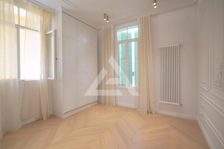 CAP D'AIL - APPARTEMENT SPACIEUX - DERNIER ETAGE AVEC JARDIN