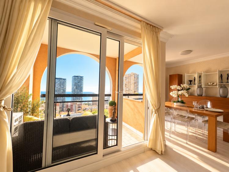 SAINT-ROMAN – SPACIEUX 3 PIÈCES AVEC TERRASSE ET VUE MER