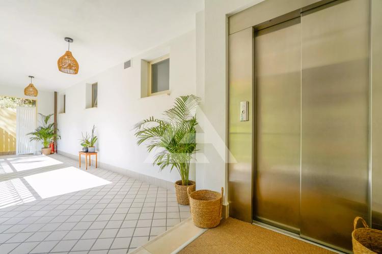 BEAUSOLEIL - 3 PIECES - TERRASSES, PARKING ET PISCINE