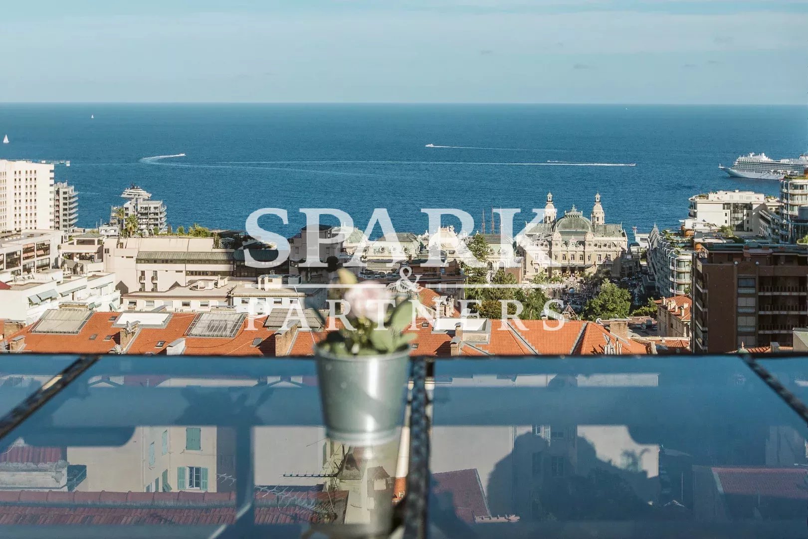 Luxueux penthouse 4 pièces avec une vue imprenable sur la Principauté, le Casino et la mer