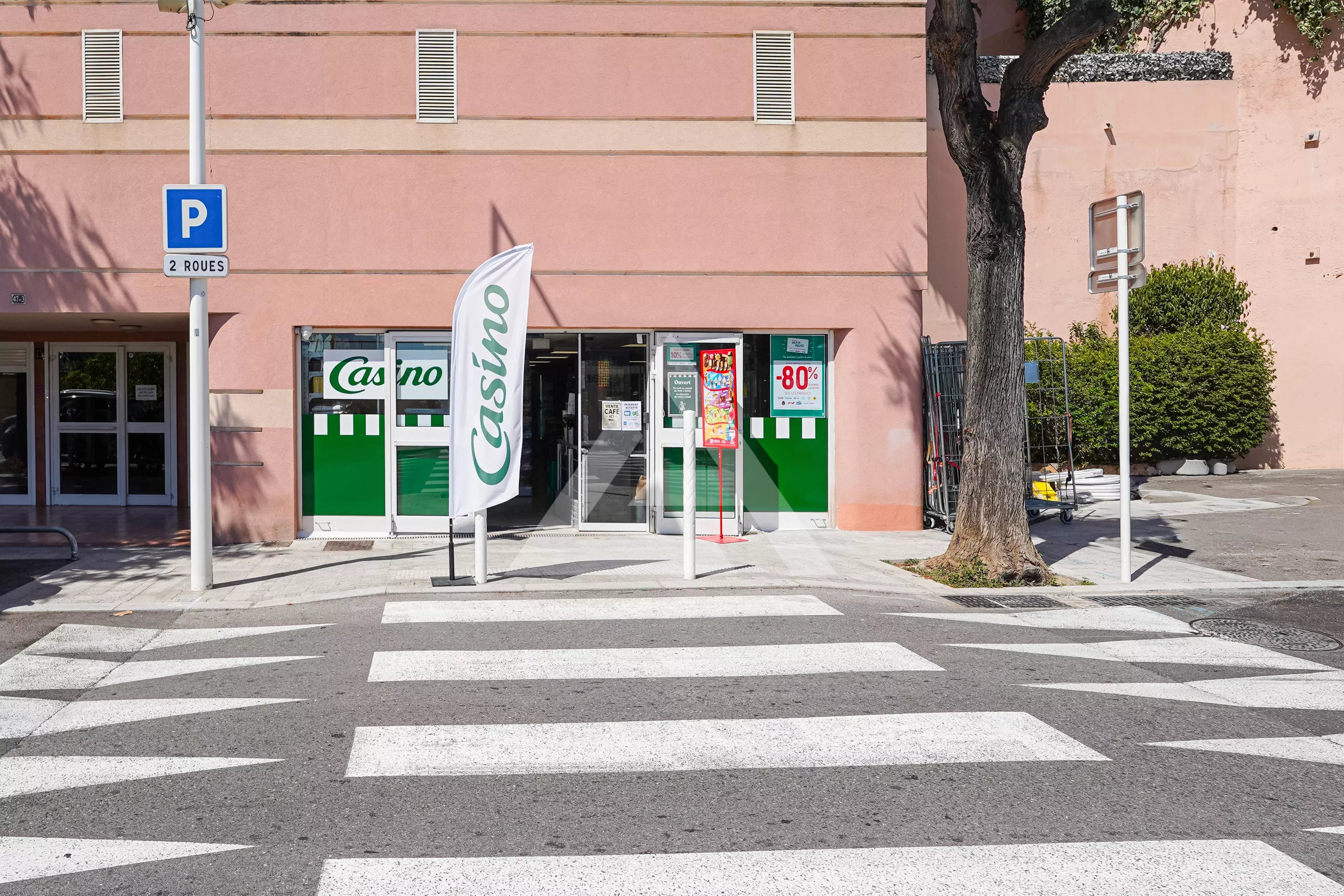 BEAUSOLEIL - 3 PIECES - CAVE, PARKING ET PISCINE