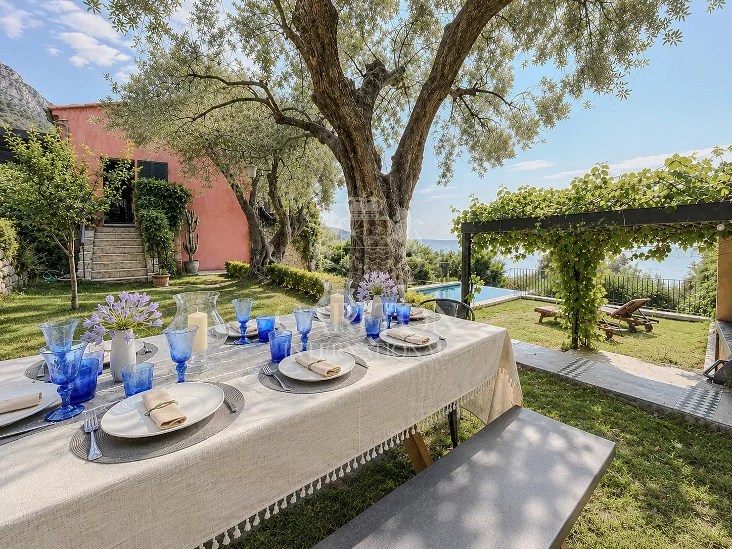 Villa avec vue panoramique sur Monaco et la Méditerranée