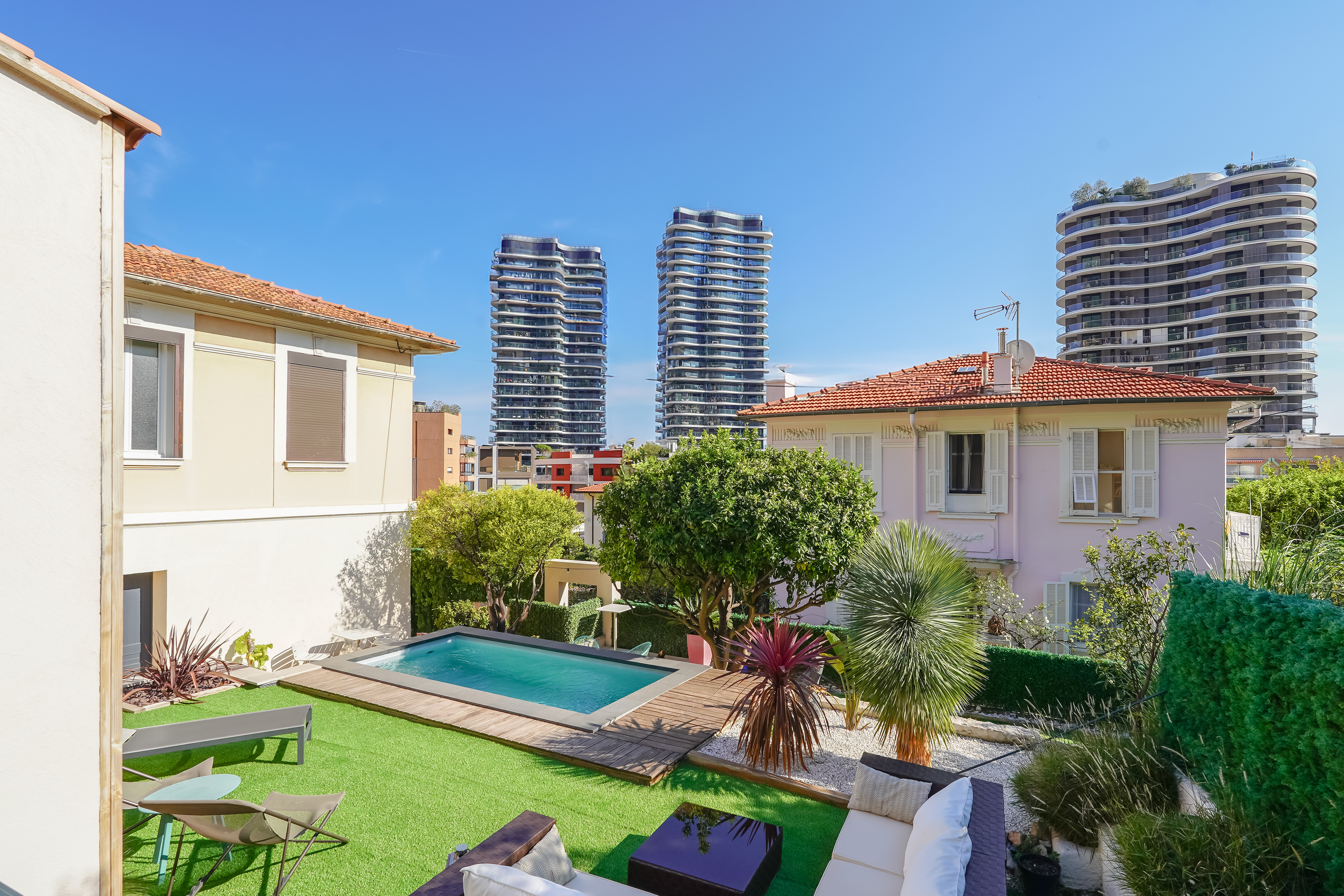 BEAUSOLEIL - VILLA - PISCINE - GARAGE & PARKING