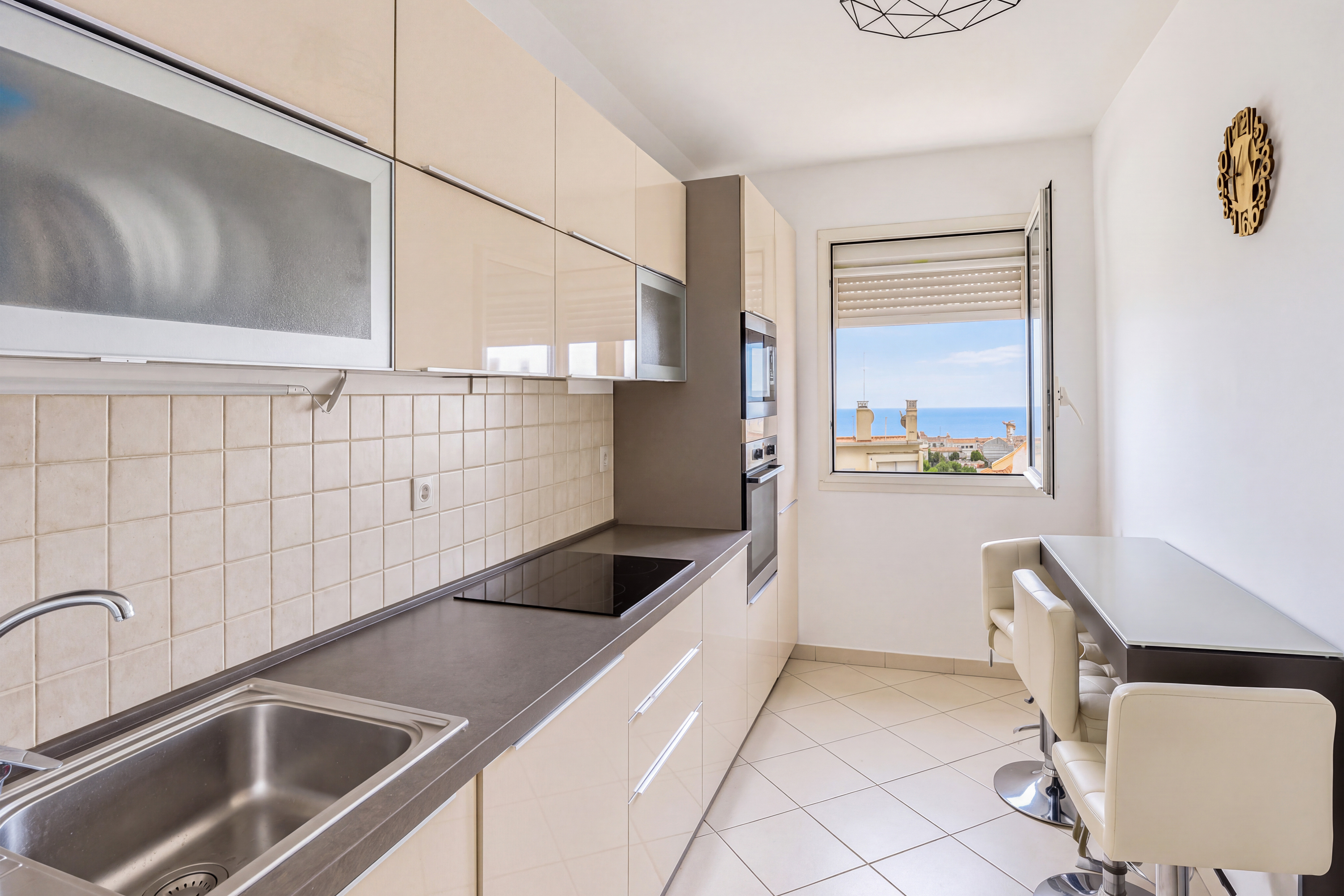 BEAUSOLEIL - APPARTEMENT 4 PIÈCES - VUE MER