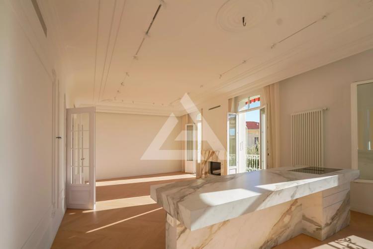 CAP D'AIL - APPARTEMENT SPACIEUX - DERNIER ETAGE AVEC JARDIN