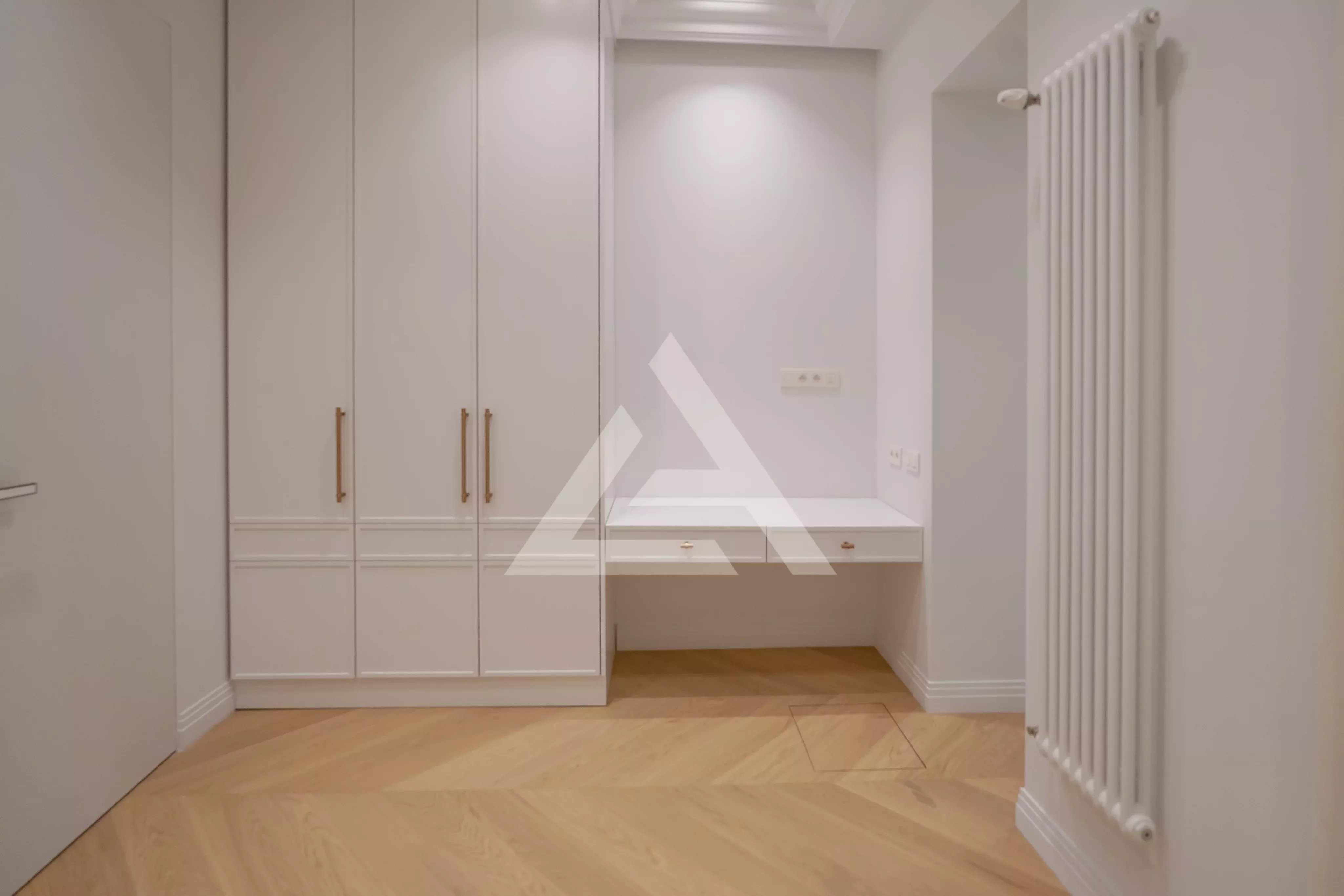 CAP D'AIL - APPARTEMENT SPACIEUX - DERNIER ETAGE AVEC JARDIN