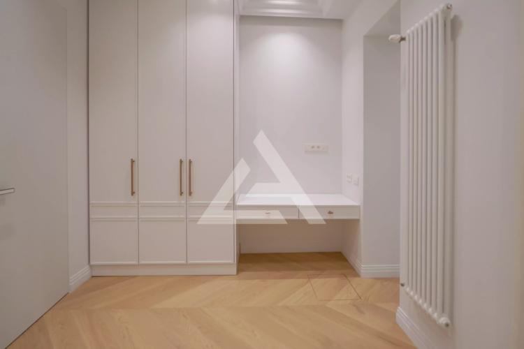 CAP D'AIL - APPARTEMENT SPACIEUX - DERNIER ETAGE AVEC JARDIN