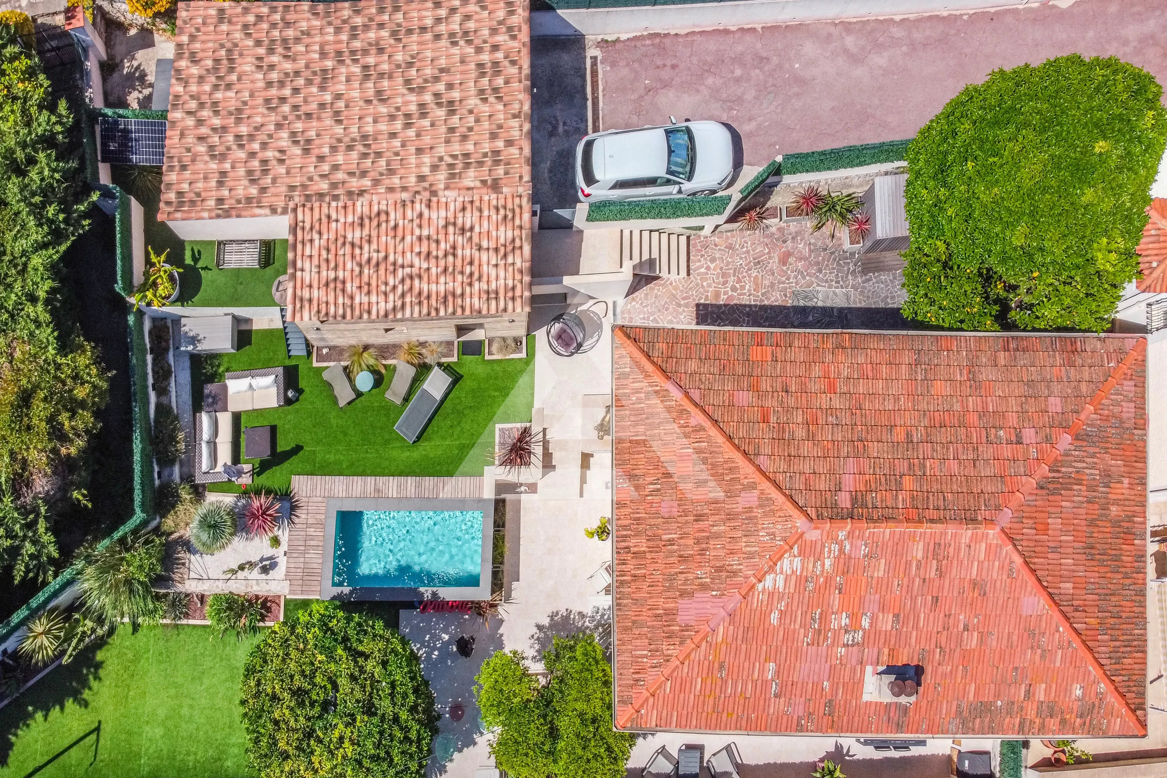 VILLA AVEC PISCINE - BEAUSOLEIL - GARAGE ET PARKING