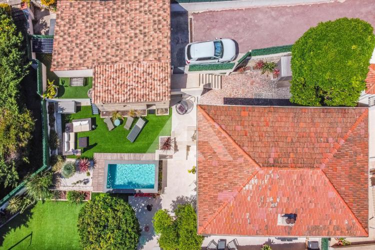 VILLA AVEC PISCINE - BEAUSOLEIL - GARAGE ET PARKING