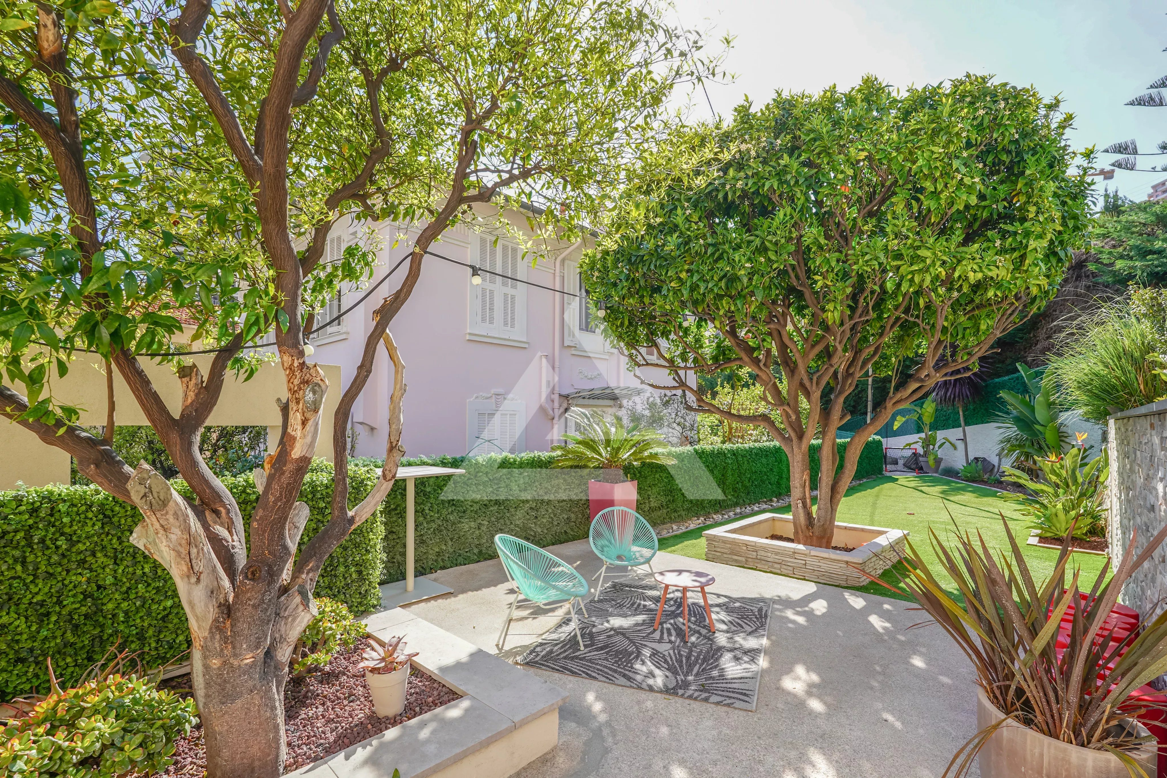 VILLA AVEC PISCINE - BEAUSOLEIL - GARAGE ET PARKING