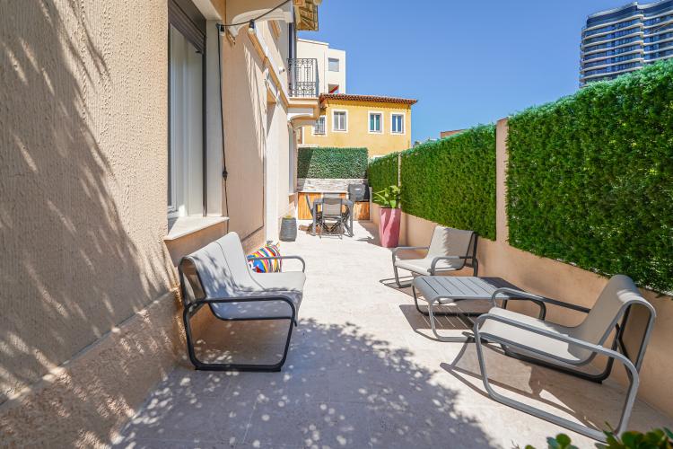 BEAUSOLEIL - VILLA - PISCINE - GARAGE & PARKING