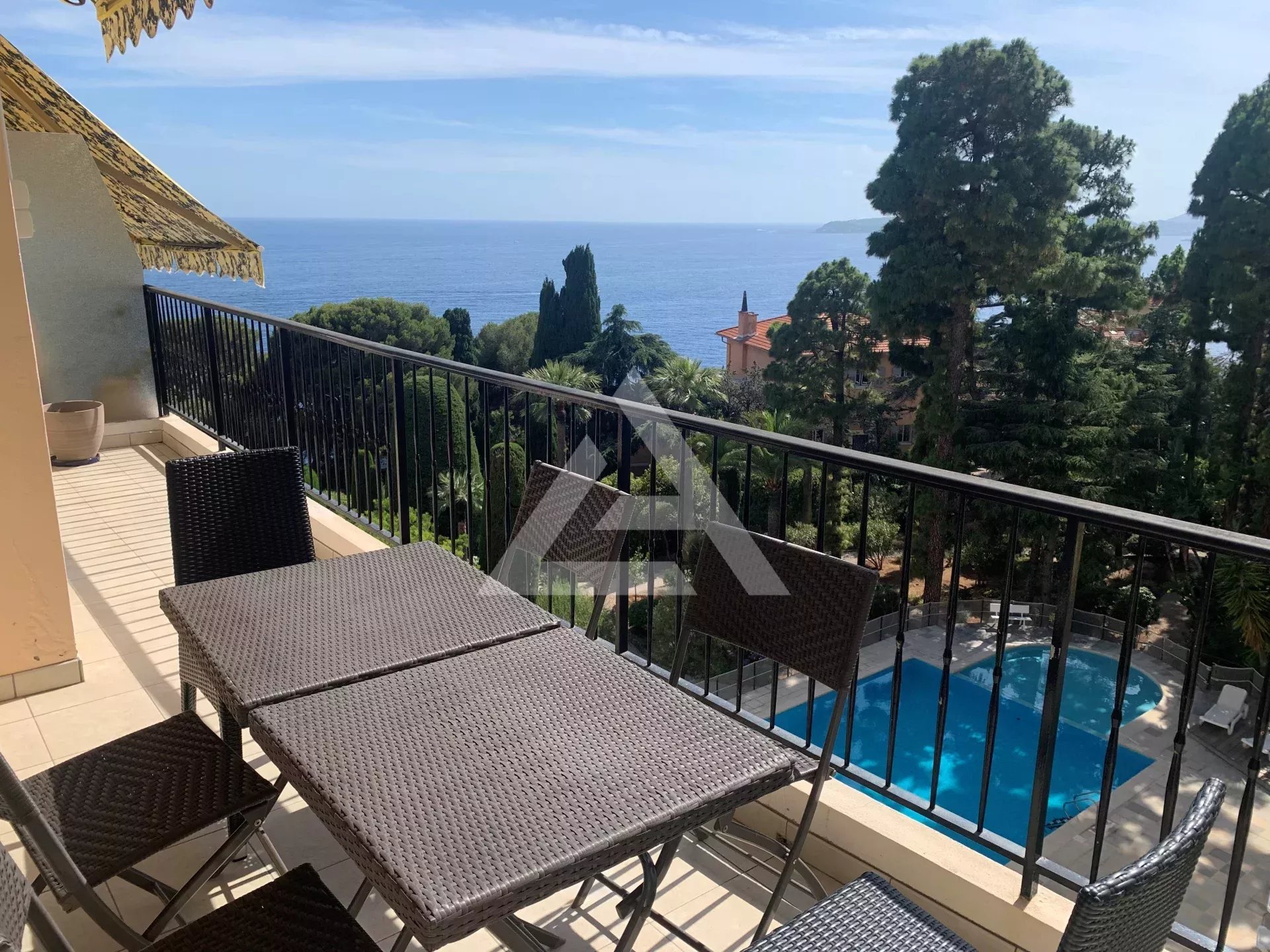 CAP D'AIL - 3 PIECES TRAVERSANT - PISCINE ET GARAGE