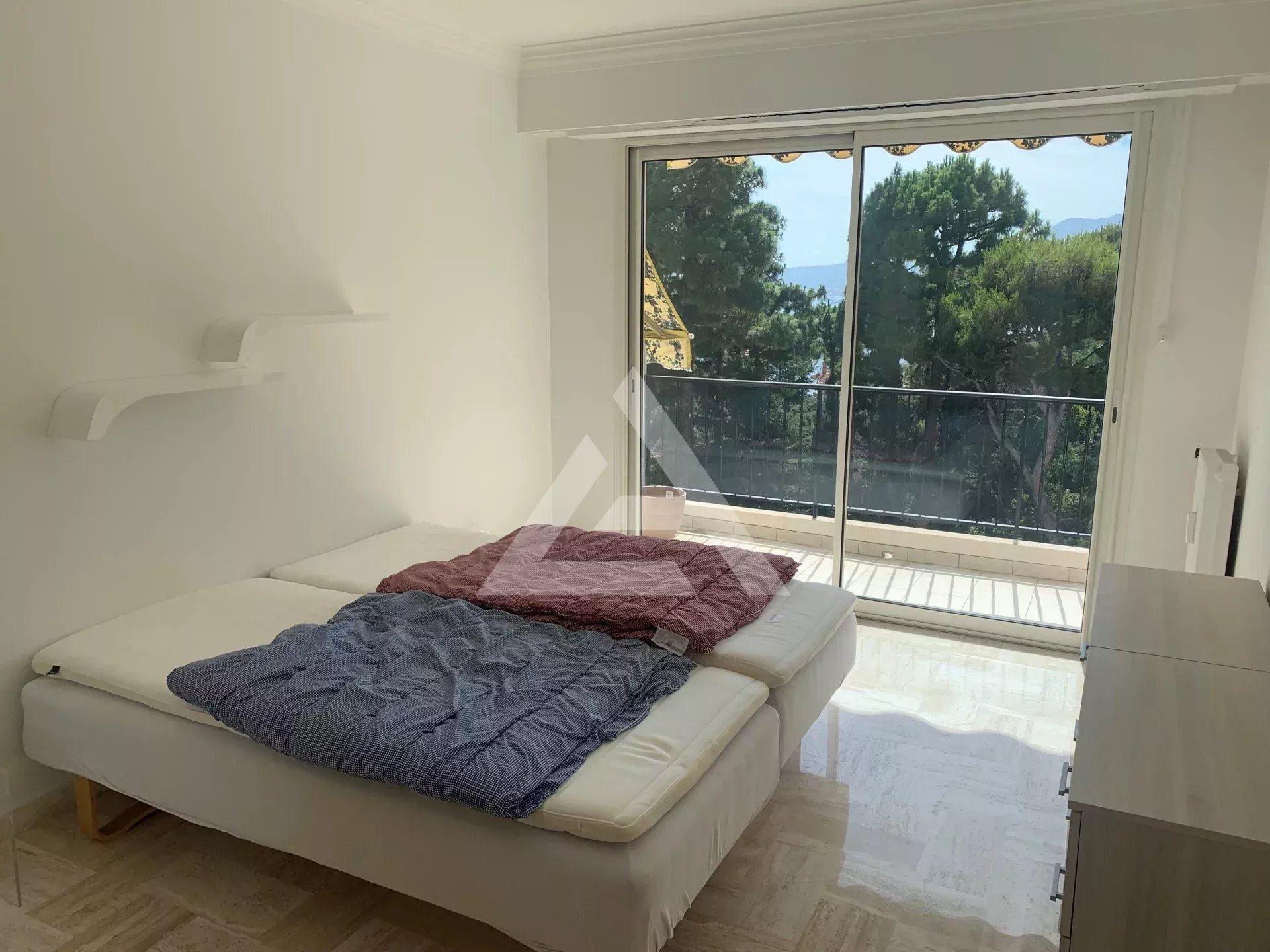 CAP D'AIL - 3 PIECES TRAVERSANT - PISCINE ET GARAGE