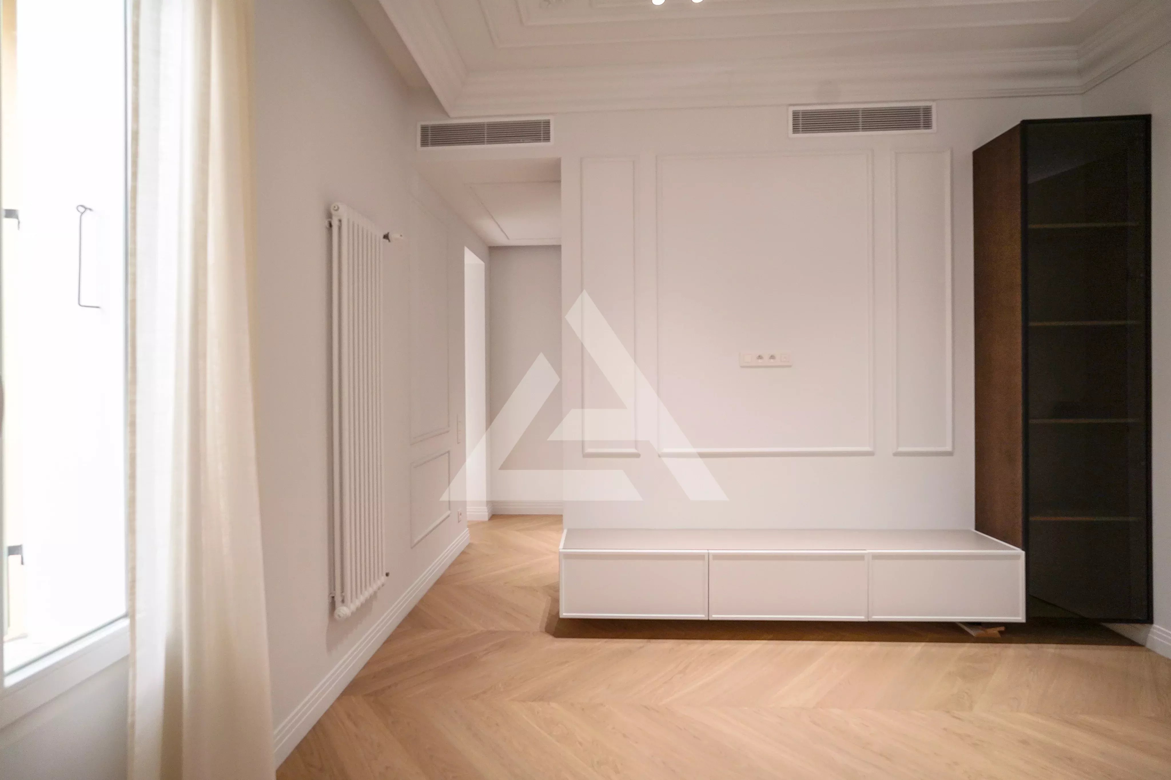 CAP D'AIL - APPARTEMENT SPACIEUX - DERNIER ETAGE AVEC JARDIN