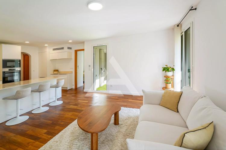 BEAUSOLEIL - 3 PIECES - TERRASSES, PARKING ET PISCINE