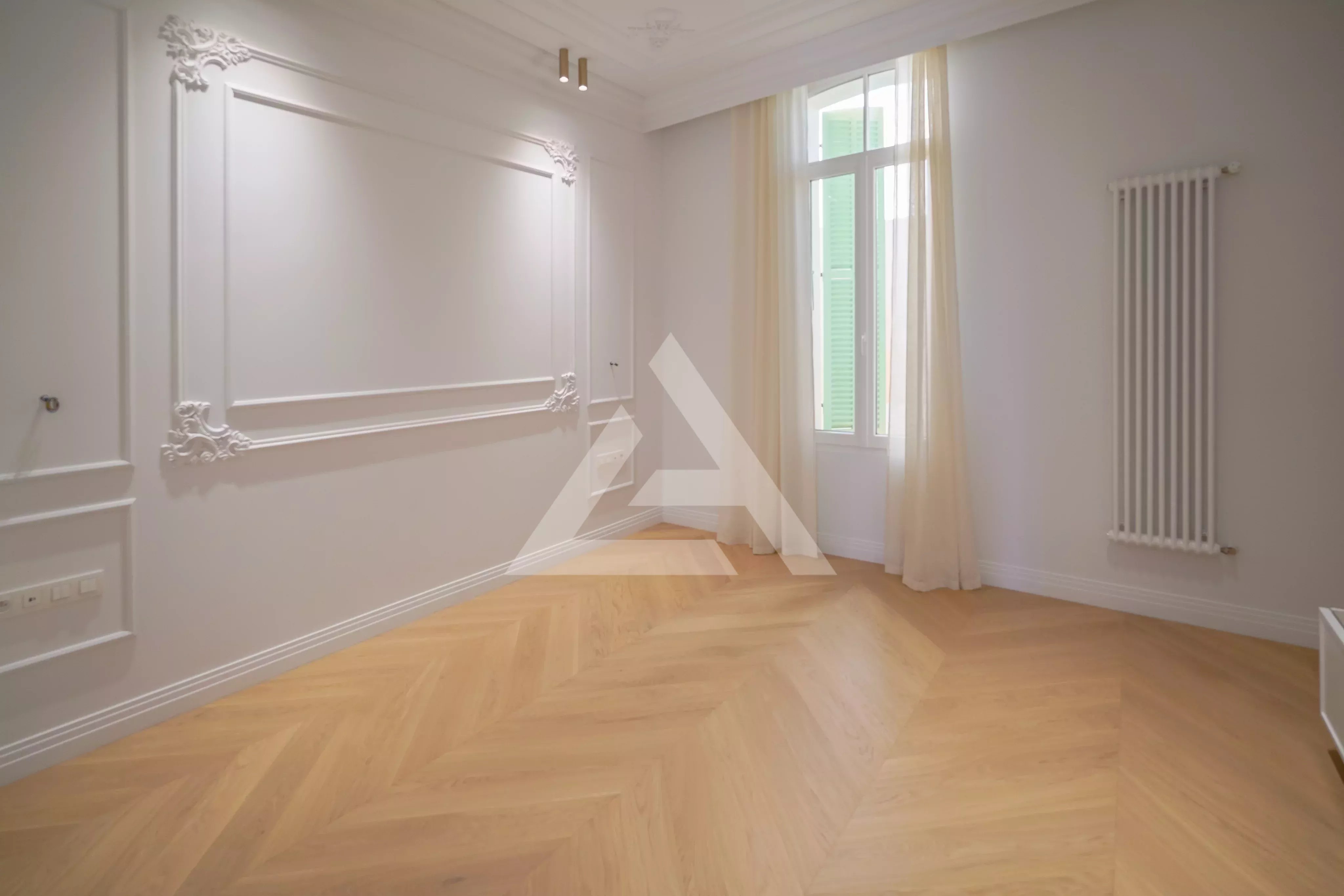 CAP D'AIL - APPARTEMENT SPACIEUX - DERNIER ETAGE AVEC JARDIN