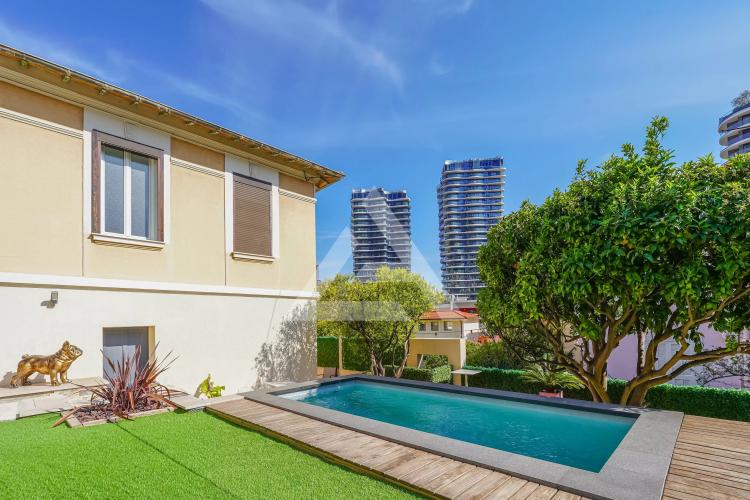 VILLA AVEC PISCINE - BEAUSOLEIL - GARAGE ET PARKING