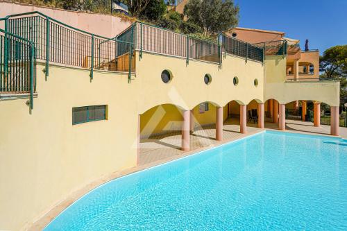 BEAUSOLEIL - 3 PIECES - TERRASSES, PARKING ET PISCINE