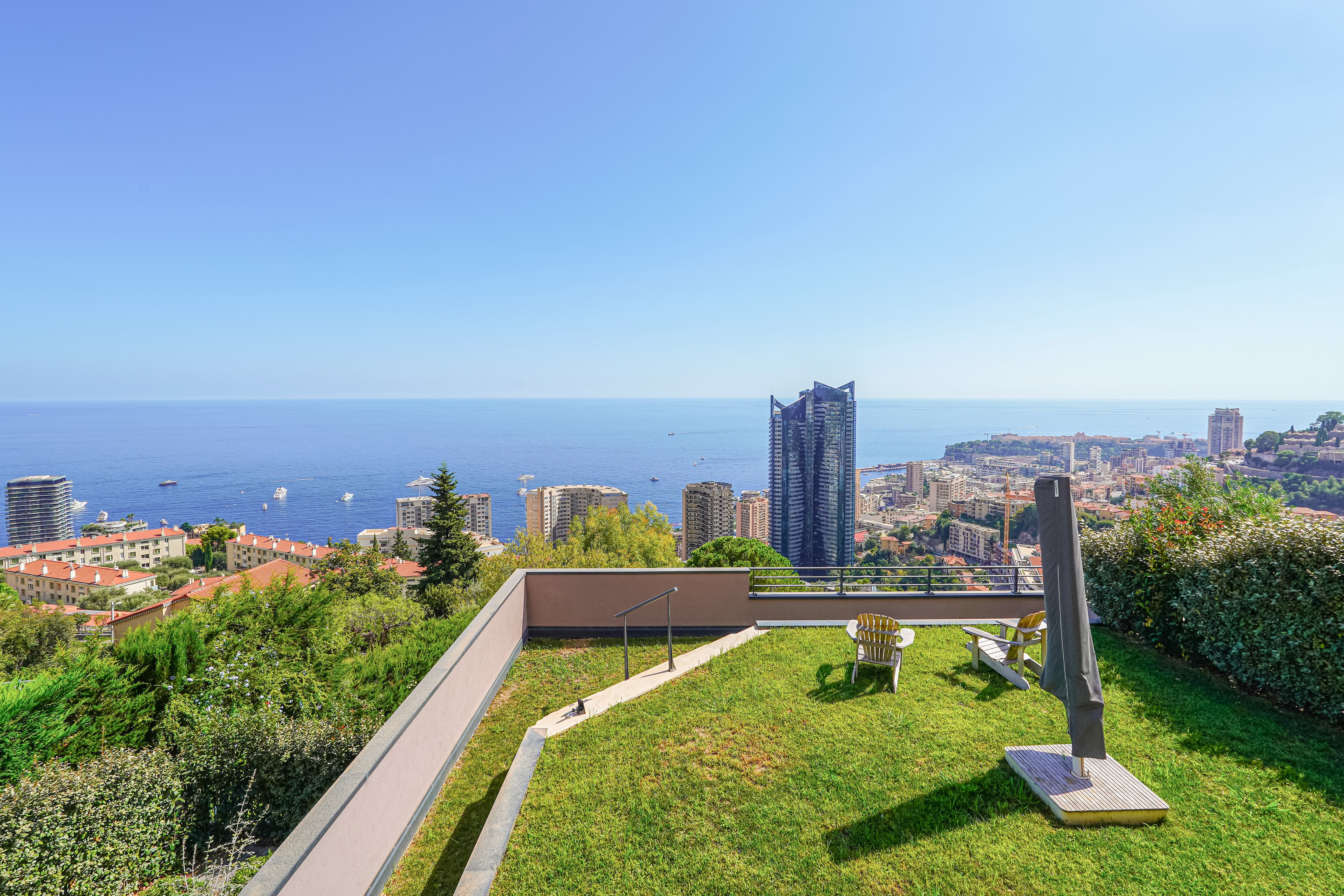 BEAUSOLEIL - APPARTEMENT 4 PIÈCES - VUE MER PANORAMIQUE