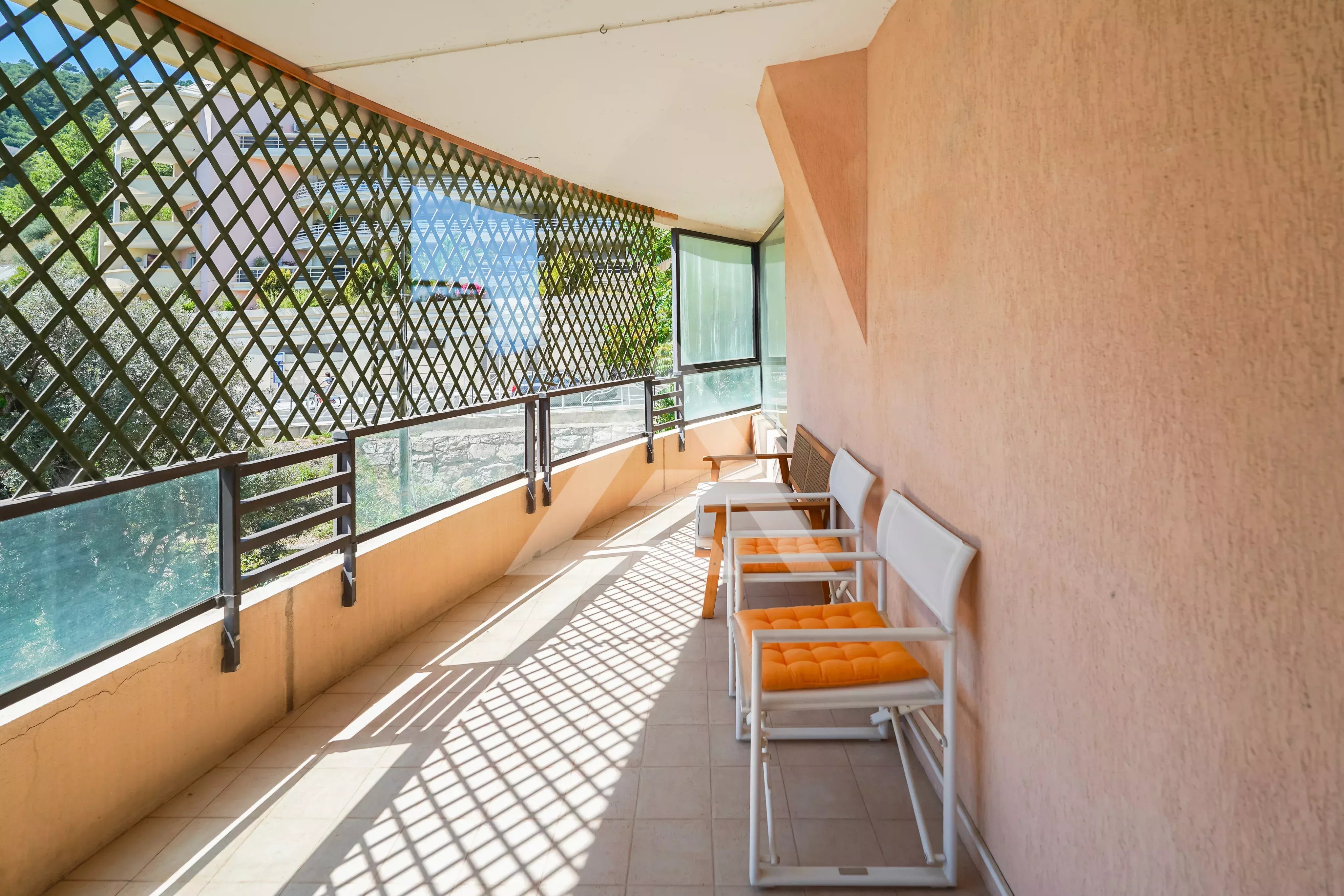 BEAUSOLEIL - 3 PIECES - CAVE, PARKING ET PISCINE