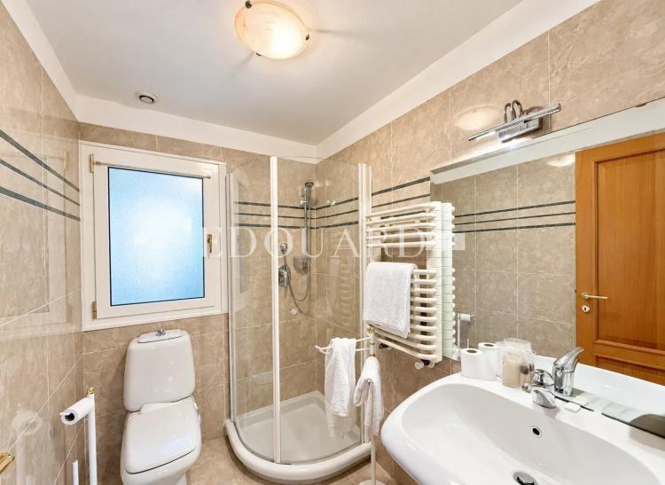 Dans un domaine privé et sécurisé, à vendre villa de prestige avec vue panoramique sur la Principauté de Monaco